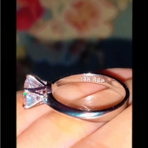 ❤️ABSOLUTELY STUNNING RING VERIFIED MADE W/ 18k WHITE GOLD AND AAA+ ZIRCONIAS❤️ - Picture 6 of 12